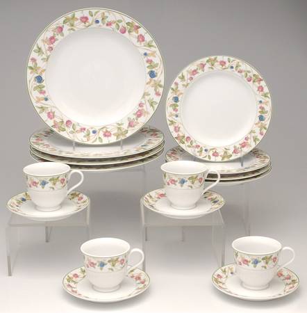 Raspberry Rose 16 Piece Set