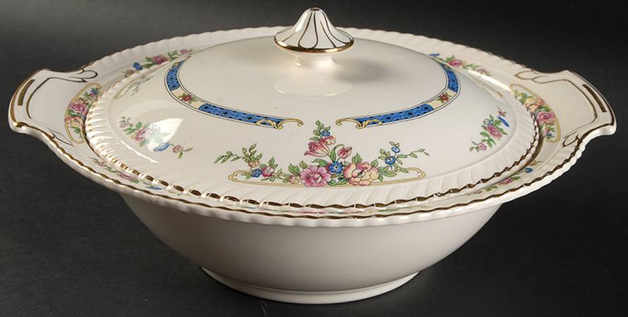 Eastbourne (Old English) Round Covered Vegetable