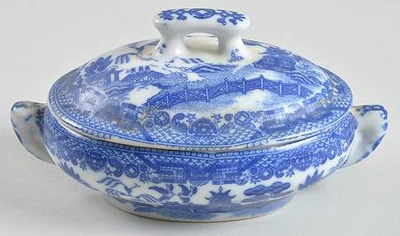 Blue Willow (Child's Set, Made in Japan) Toy Oval Covered Vegetable