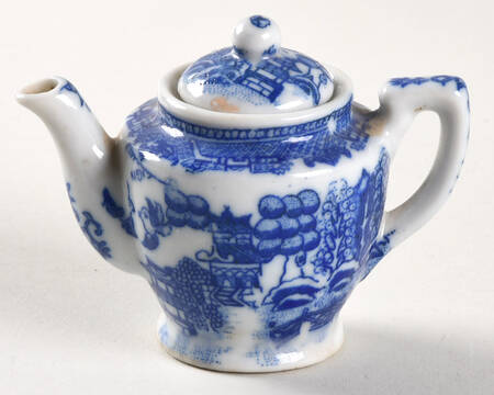 Blue Willow (Child's Set, Made in Japan) Toy Teapot & Lid