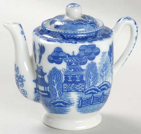 Blue Willow (Child's Set, Made in Japan) Toy Teapot & Lid