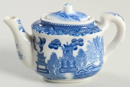 Blue Willow (Child's Set, Made in Japan) Toy Teapot & Lid