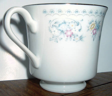 MHJ3 Footed Cup