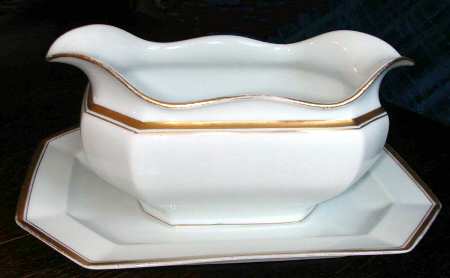 10000 Gravy Boat with Attached Underplate