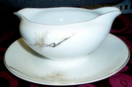 1743 Gravy Boat with Attached Underplate