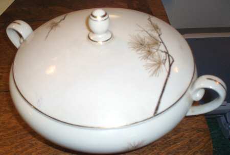 1743 Round Covered Vegetable