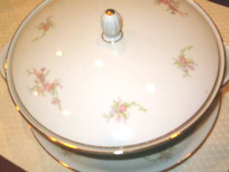 03352 Tureen &  Lid