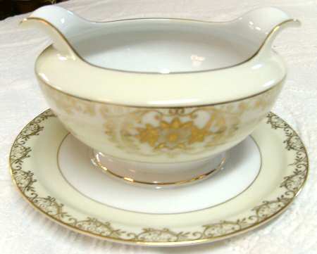 JAP885 Gravy Boat with Attached Underplate