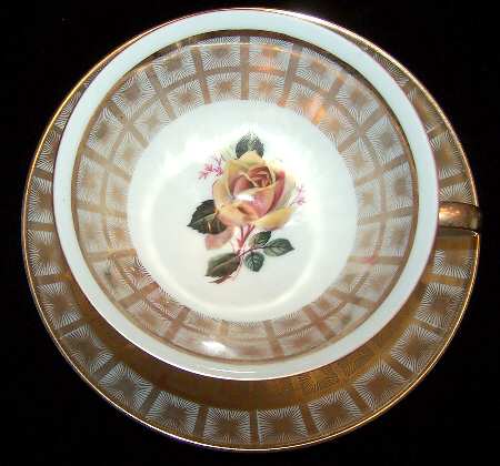 JOH392 Footed Cup & Saucer Set