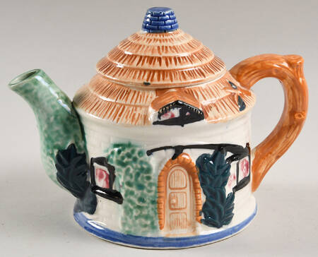 JAP722 (Round Cottage Shaped) Mini Teapot & Lid