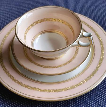 23804 Footed Cup & Saucer Set
