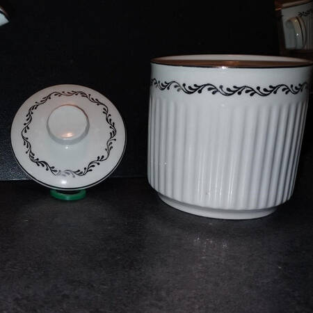 JB1113 Sugar Bowl & Lid