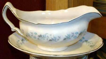 JB1122 Gravy Boat & Underplate