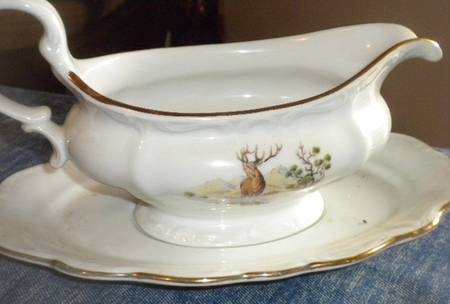JOH427 Gravy Boat & Underplate