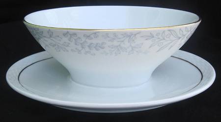 W763 Gravy Boat with Attached Underplate