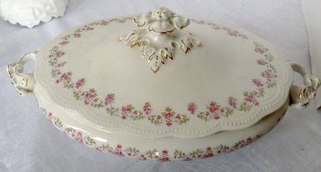 JB1226 Oval Covered Vegetable