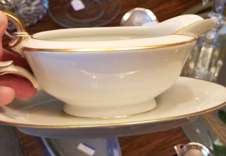 11014 Gravy Boat with Attached Underplate
