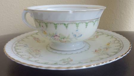 KRE35 Footed Cup & Saucer Set