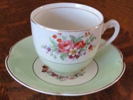 JB1243 Flat Cup & Saucer Set