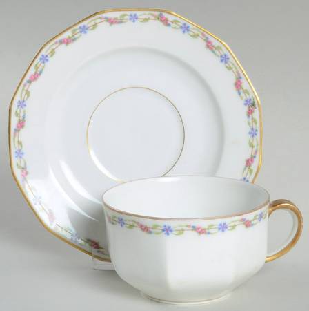 10124 Flat Cup & Saucer Set
