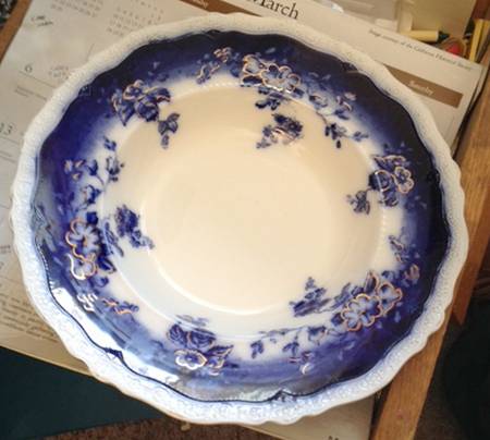 Clayton(Flow Blue, Gold Trim&Accents) 10" Round Vegetable Bowl