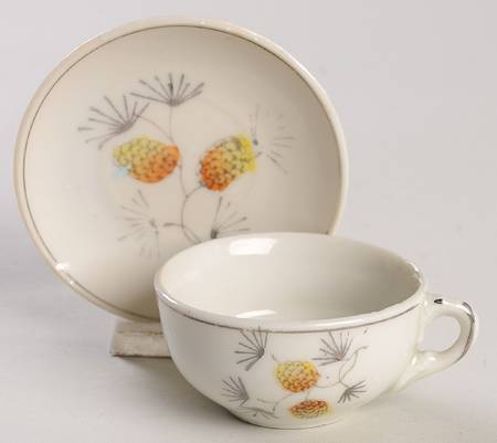 Pinecone (Child's Set Made in Japan) by Japan