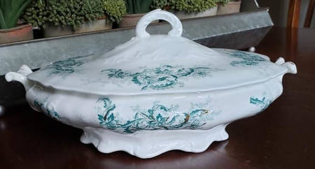 Mentone Oval Covered Vegetable