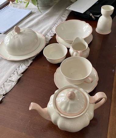 207 Pink Muffin Dish & Lid