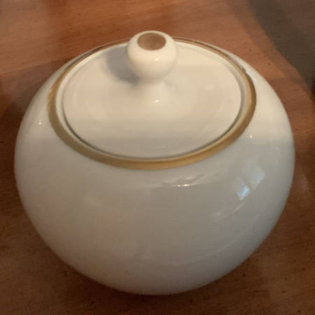 Eva Gold Sugar Bowl & Lid