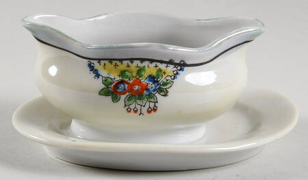 JAP1413 Childs Gravy Boat with Attached Underplate