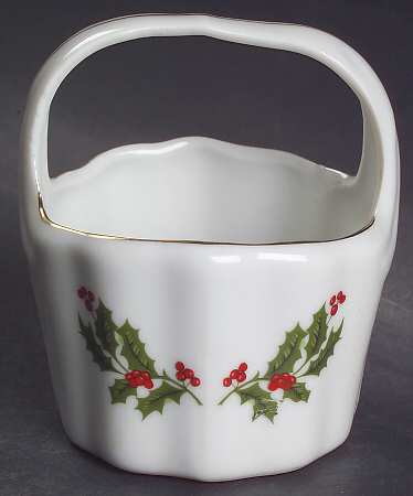 Christmas Holly (Smooth Edge) Medium Basket with Handle