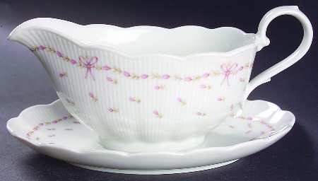Bordeaux Gravy Boat with Attached Underplate