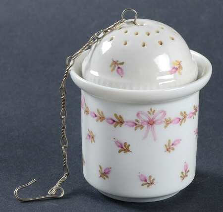 Bordeaux Tea Ball W/Holder