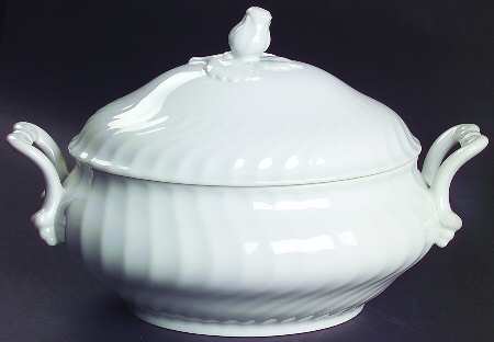 Nicole (Swirl) Oval Covered Vegetable