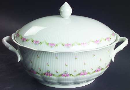 Marseille Oval Covered Vegetable by Kaiser