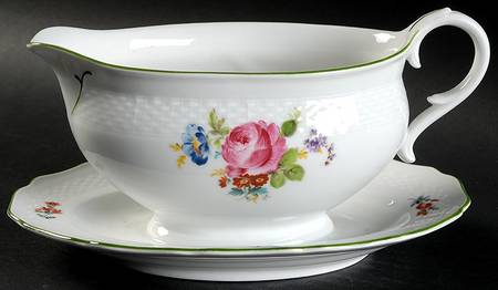 Residence Gravy Boat with Attached Underplate