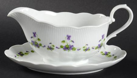 Viola Gravy Boat with Attached Underplate