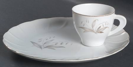 Golden Rhapsody Snack Plate & Cup Set