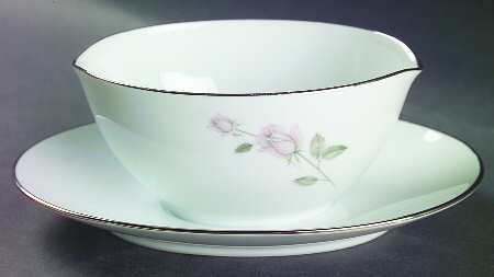 Boutique Gravy Boat with Attached Underplate