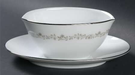 Meadowbrook Gravy Boat with Attached Underplate