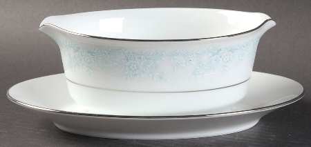 Wisteria Gravy Boat with Attached Underplate