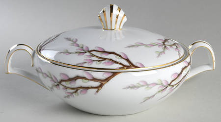 Spring Willow Round Covered Vegetable