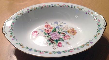 Florette 9" Oval Vegetable Bowl