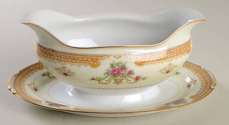 Janice Gravy Boat with Attached Underplate