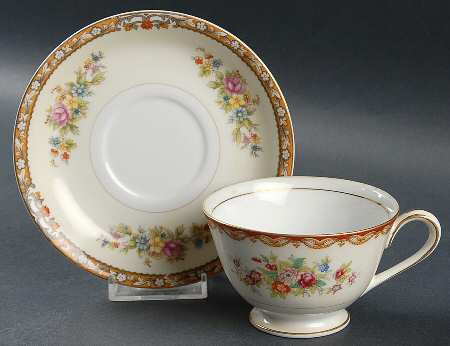 KIK1 Footed Cup & Saucer Set