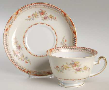KIK16 Footed Cup & Saucer Set