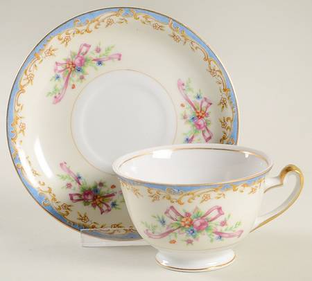 KIK17 Footed Cup & Saucer Set