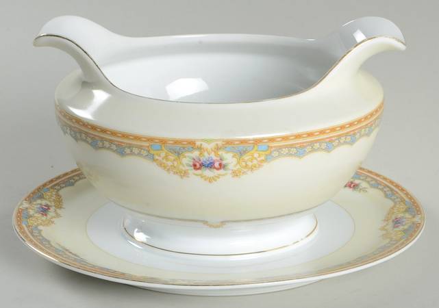 KIK18 Gravy Boat with Attached Underplate