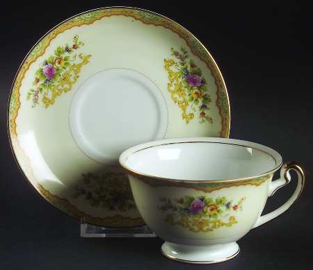 KIK2 Footed Cup & Saucer Set