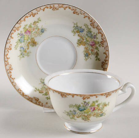 KIK23 Footed Cup & Saucer Set